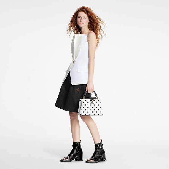 Women's Bags: Bolsa Capucines BB at Discount Prices