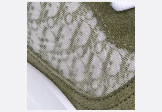 B25 Runner Sneaker Olive and White