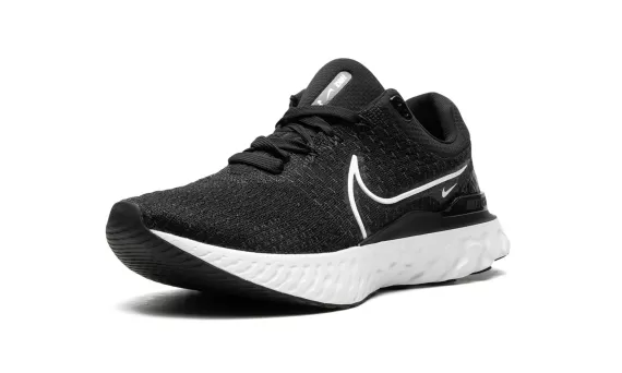 React Infinity Run Flyknit 3 - Black/White